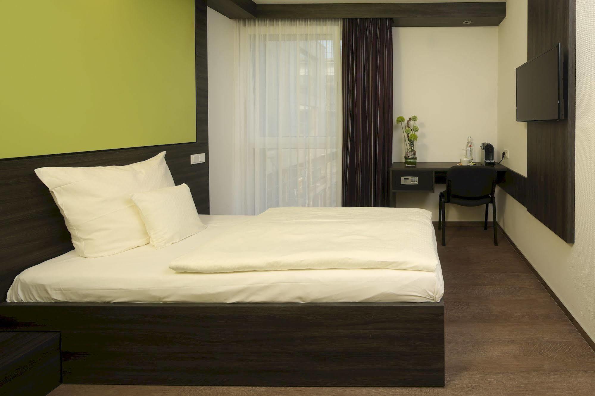 Economy-Hotel Ulm Ngoại thất bức ảnh